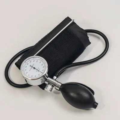 Haushaltsökonomie Aneroid Tpye Palm Sphygmomaometer Lieferant 