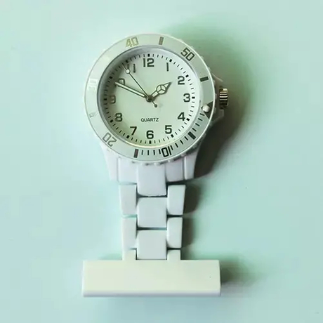 SunnyWorld Schwesternuhr SW-G05KE aus Kunststoff mit Zementanhänger